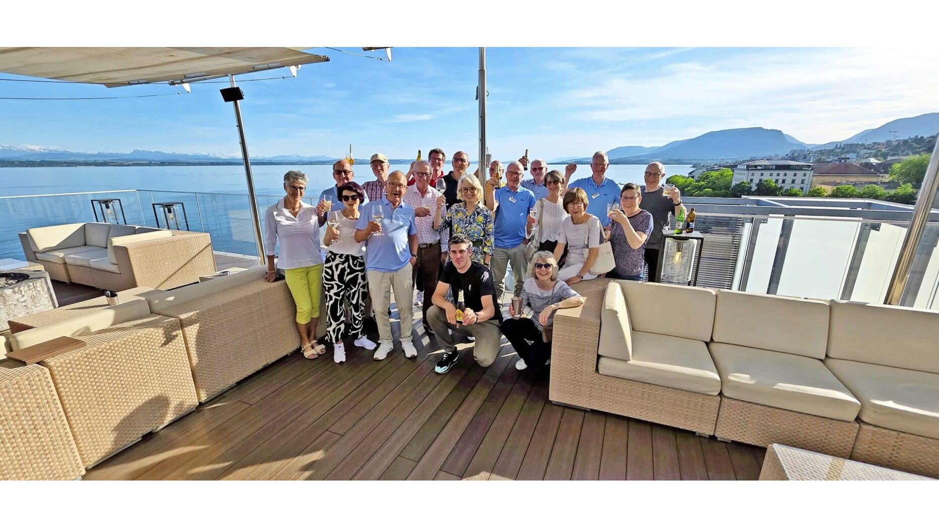 Gruppe auf Hoteldach